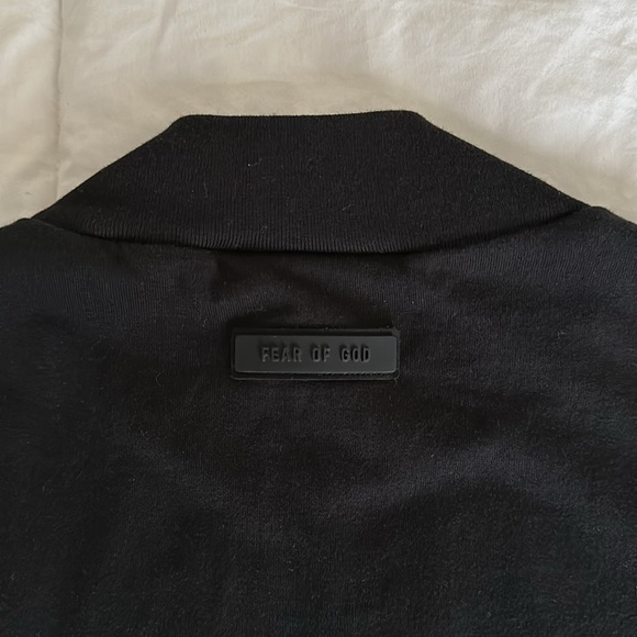 Fear of God Essentials Jet Black T-Shirt - Picture 4 of 4